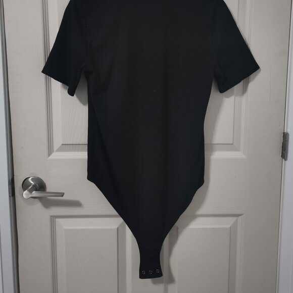 Black Short-Sleeve Bodysuit - Picture 5 of 7